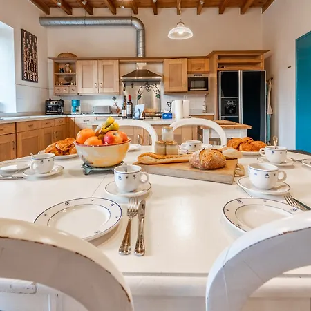 La Rustique, Maison De Charme Proche Carcassonne - Jardin, Wifi, Equipee بيت للعطل *